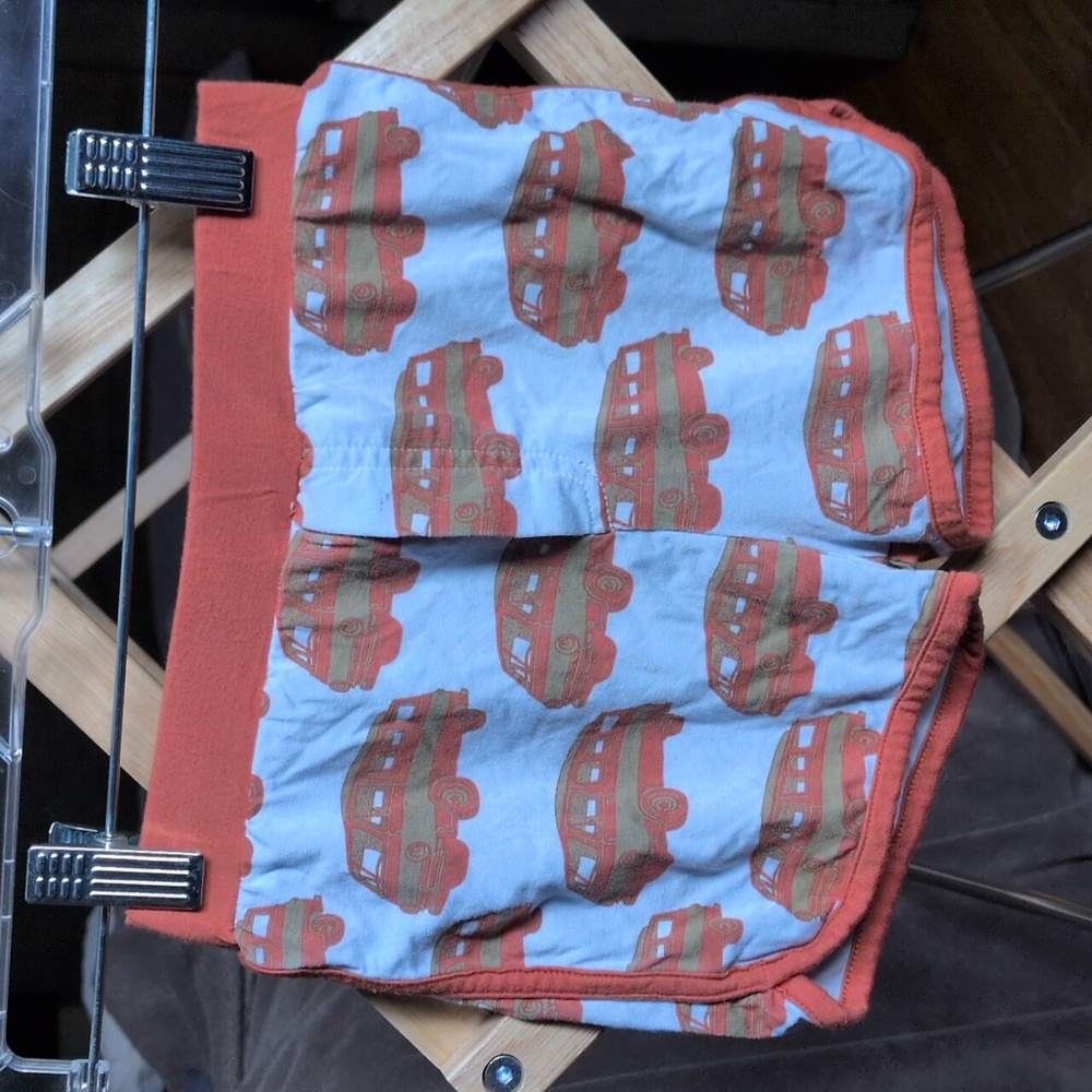 Kate Quinn kids van shorts
